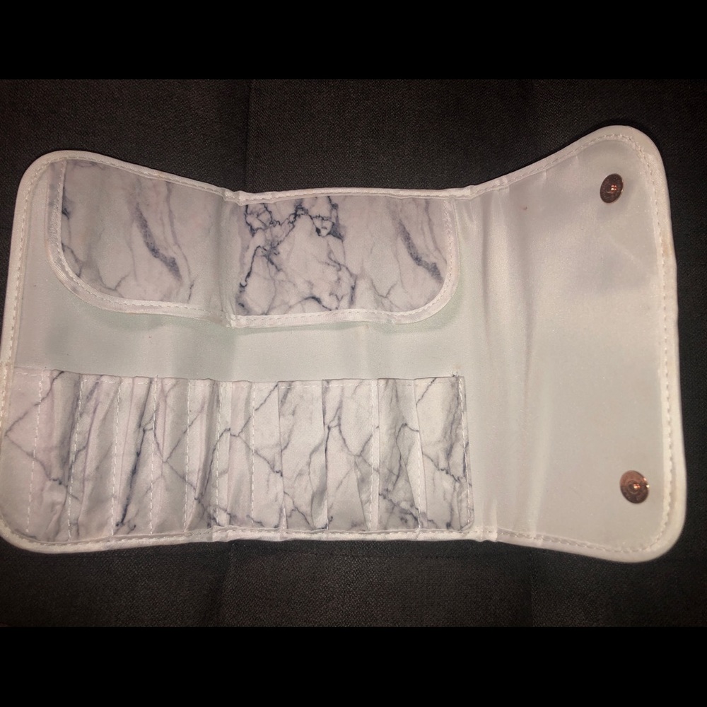 Foldable Marble cosmetic brush carrier.